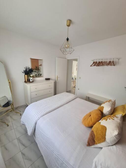 Nice Beachside 2-Bd Apt Near Barcelona クニット エクステリア 写真