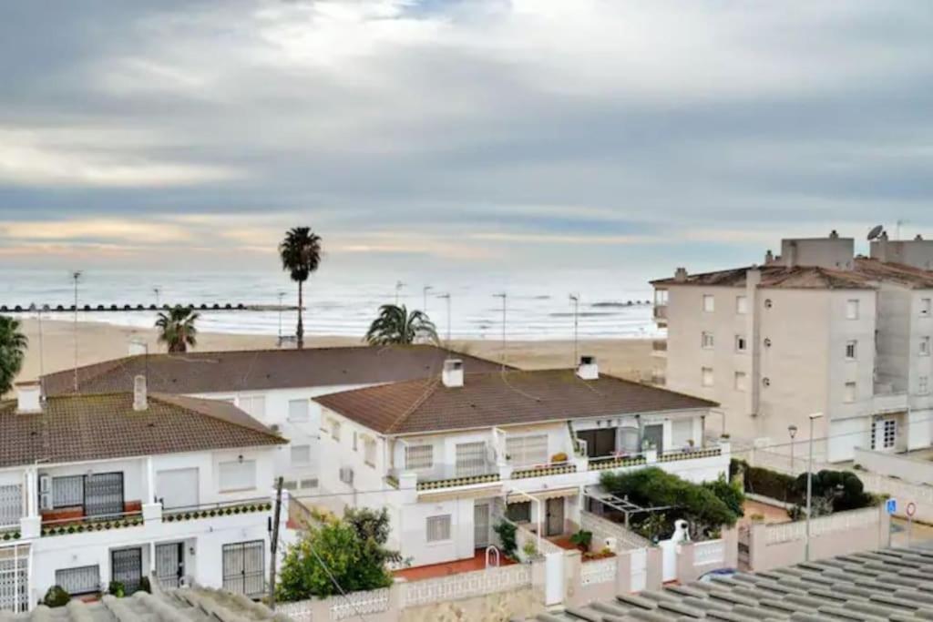 Nice Beachside 2-Bd Apt Near Barcelona クニット エクステリア 写真