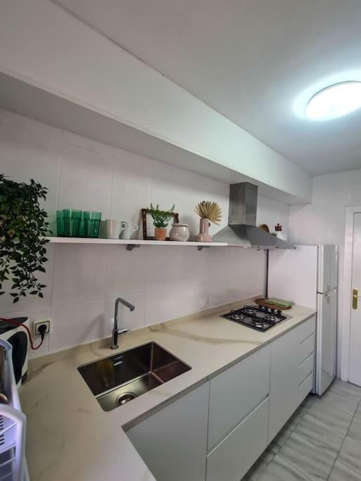 Nice Beachside 2-Bd Apt Near Barcelona クニット エクステリア 写真