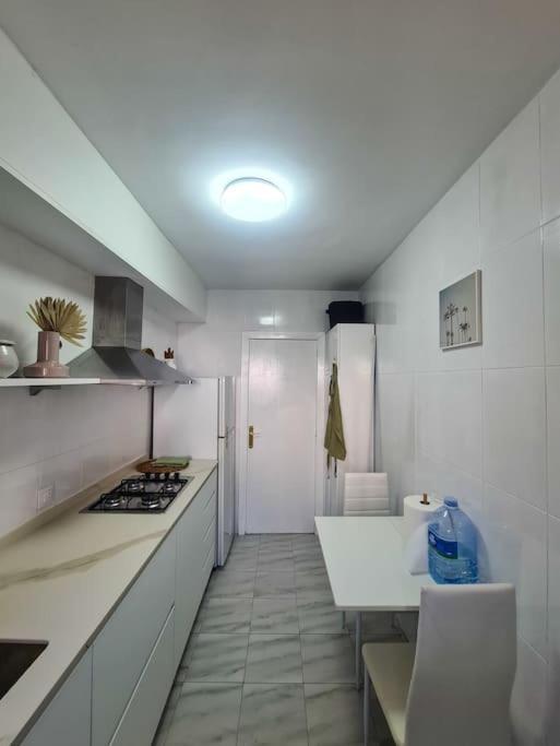 Nice Beachside 2-Bd Apt Near Barcelona クニット エクステリア 写真