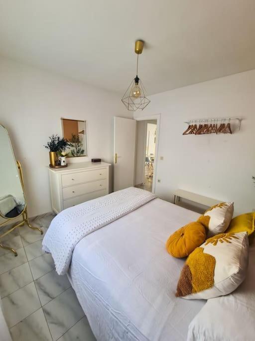Nice Beachside 2-Bd Apt Near Barcelona クニット エクステリア 写真