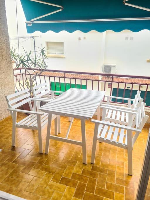 Nice Beachside 2-Bd Apt Near Barcelona クニット エクステリア 写真
