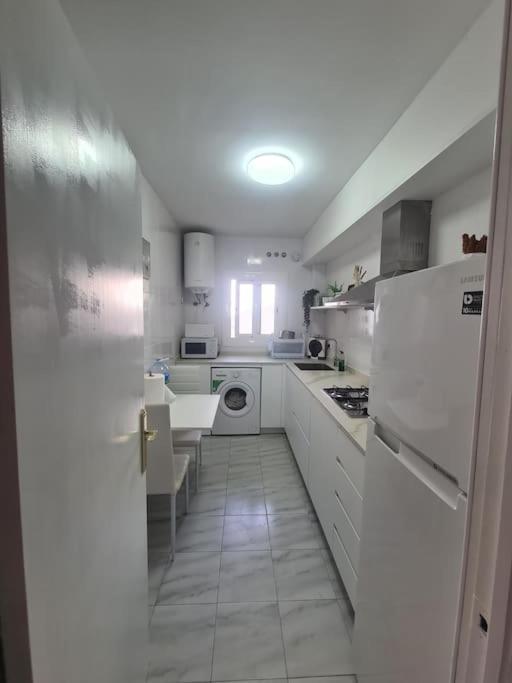 Nice Beachside 2-Bd Apt Near Barcelona クニット エクステリア 写真