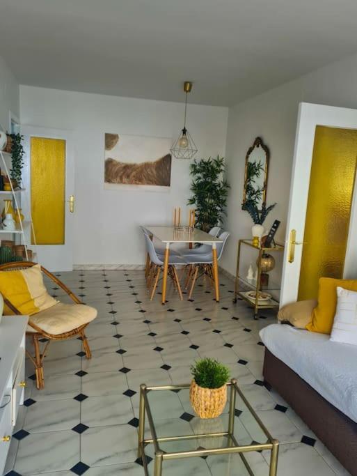 Nice Beachside 2-Bd Apt Near Barcelona クニット エクステリア 写真