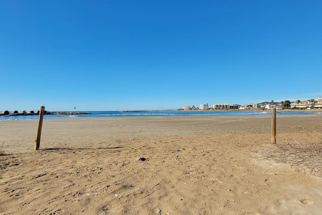 Nice Beachside 2-Bd Apt Near Barcelona クニット エクステリア 写真
